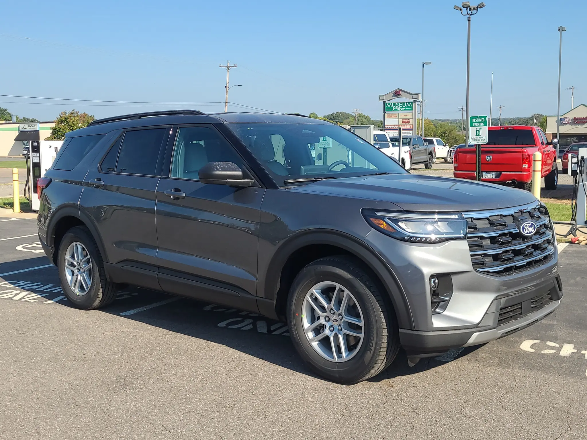 2027 Ford Explorer Active 4WD 200A photo 3