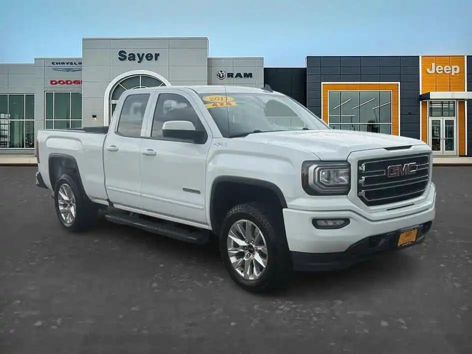 2017 GMC Sierra 4WD Double Cab Standard Box's photo