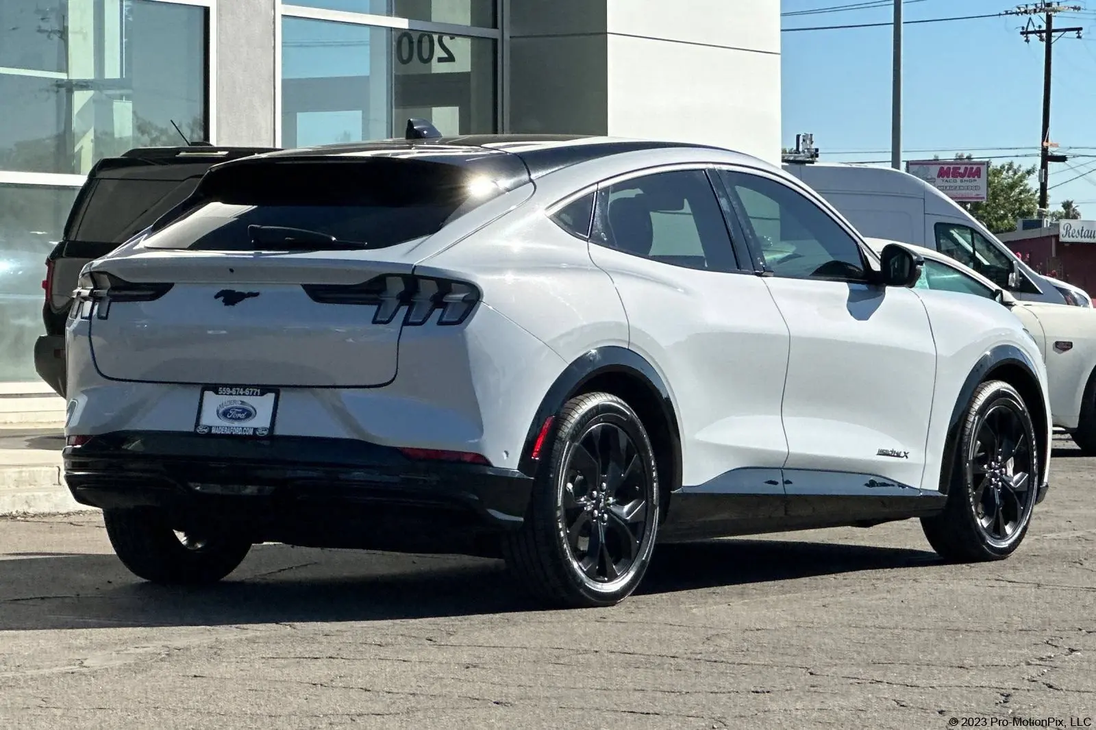 2023 Ford Mustang-Mach-e Premium photo 4