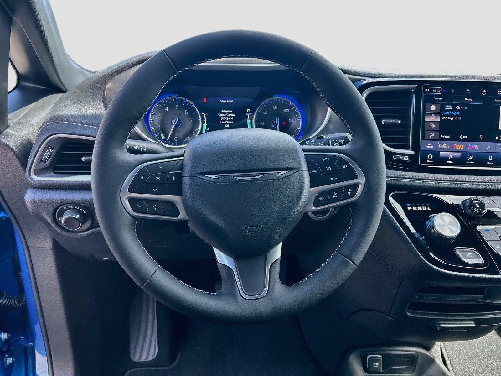 2027 Chrysler Pacifica Select AWD photo 4