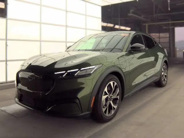 2025 Ford Mustang-Mach-e Select photo 4