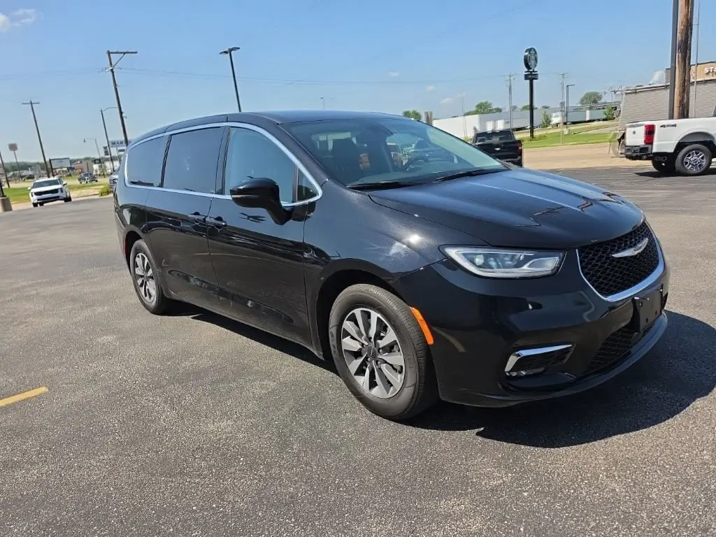 2024 Chrysler Pacifica Hybrid PHEV Select photo 4