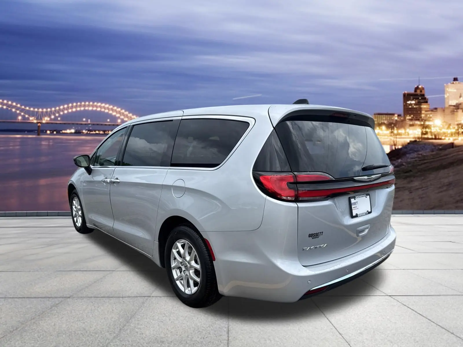 2024 Chrysler Pacifica Touring L photo 3