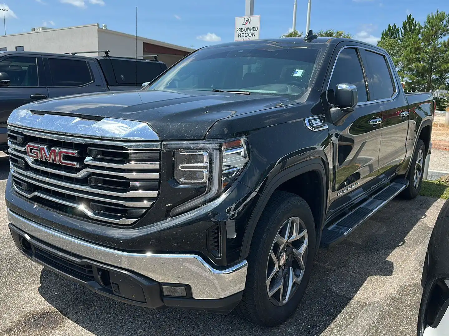 2024 GMC Sierra 4WD Crew Cab Short Box SLT's photo