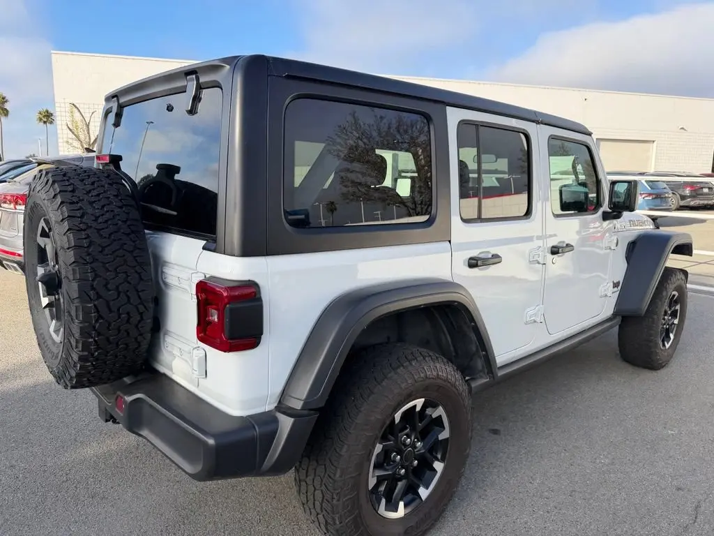 2025 Jeep Wrangler Rubicon photo 4