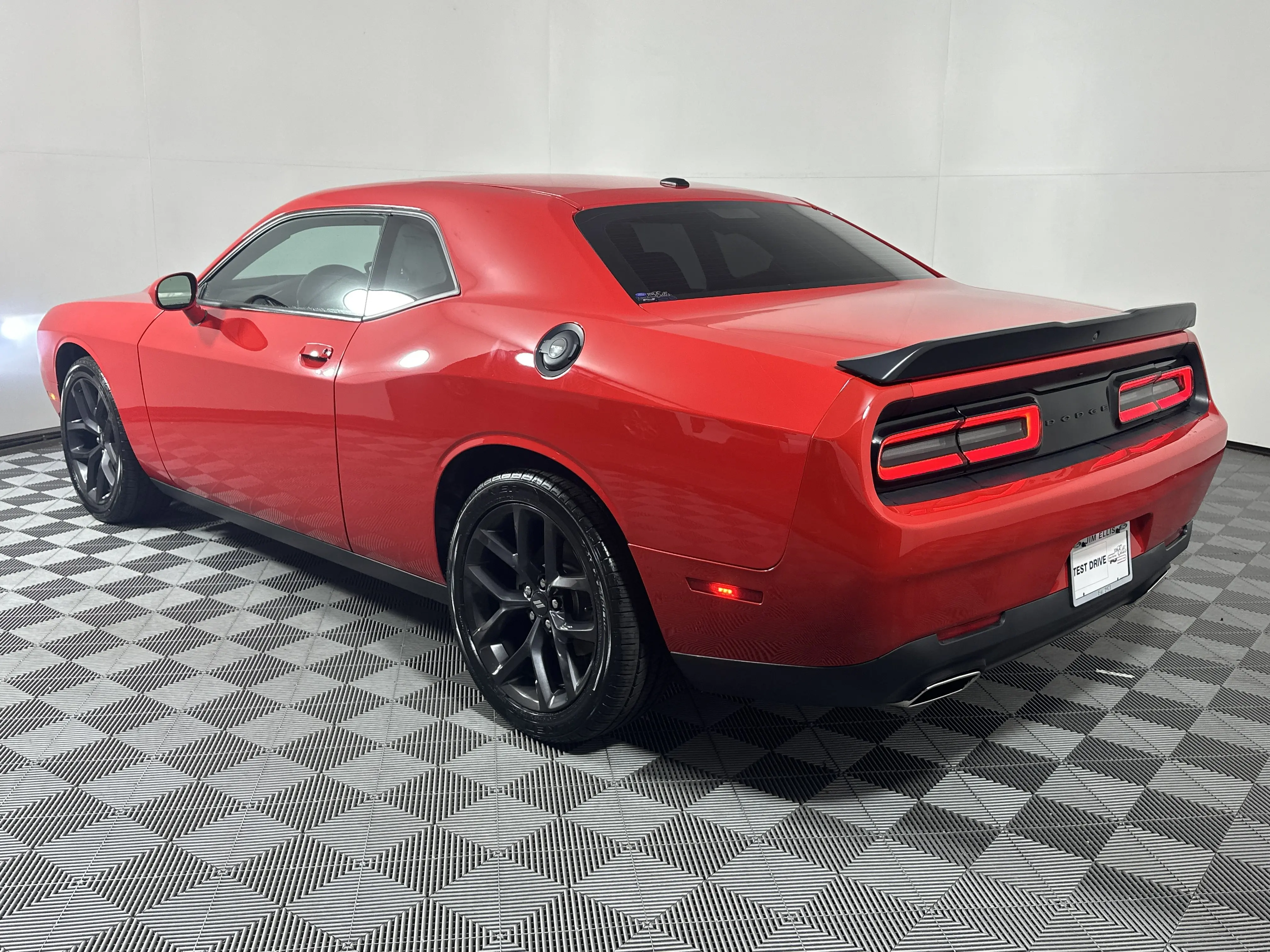 2021 Dodge Challenger SXT Auto photo 5