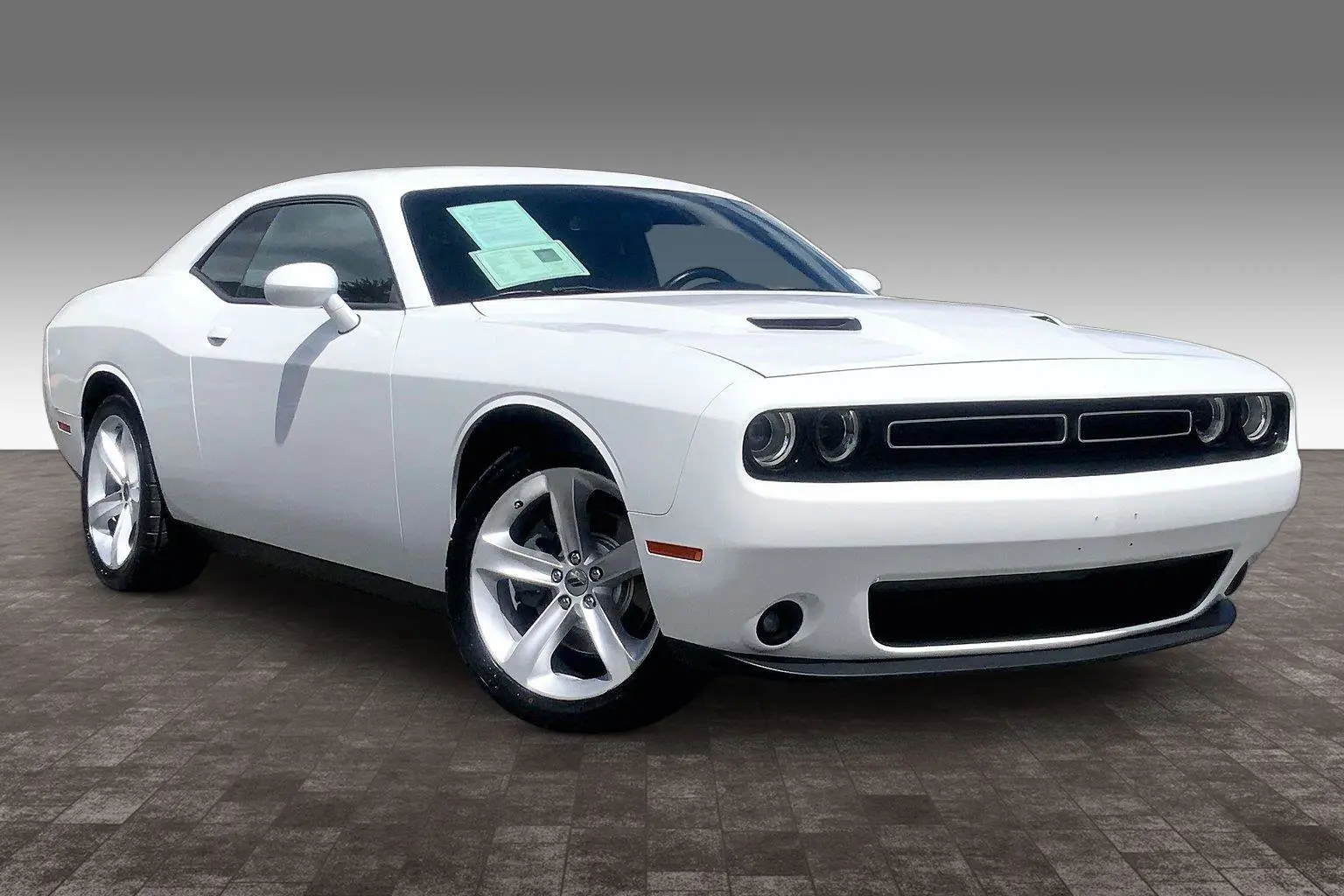 2017 Dodge Challenger R/T photo 3