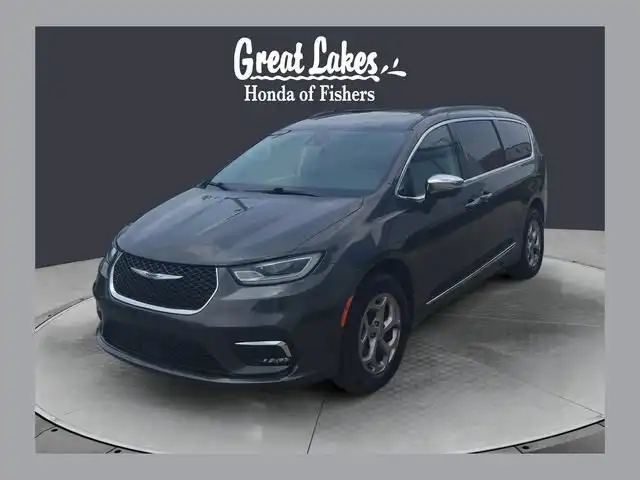 2023 Chrysler Pacifica Limited AWD's photo