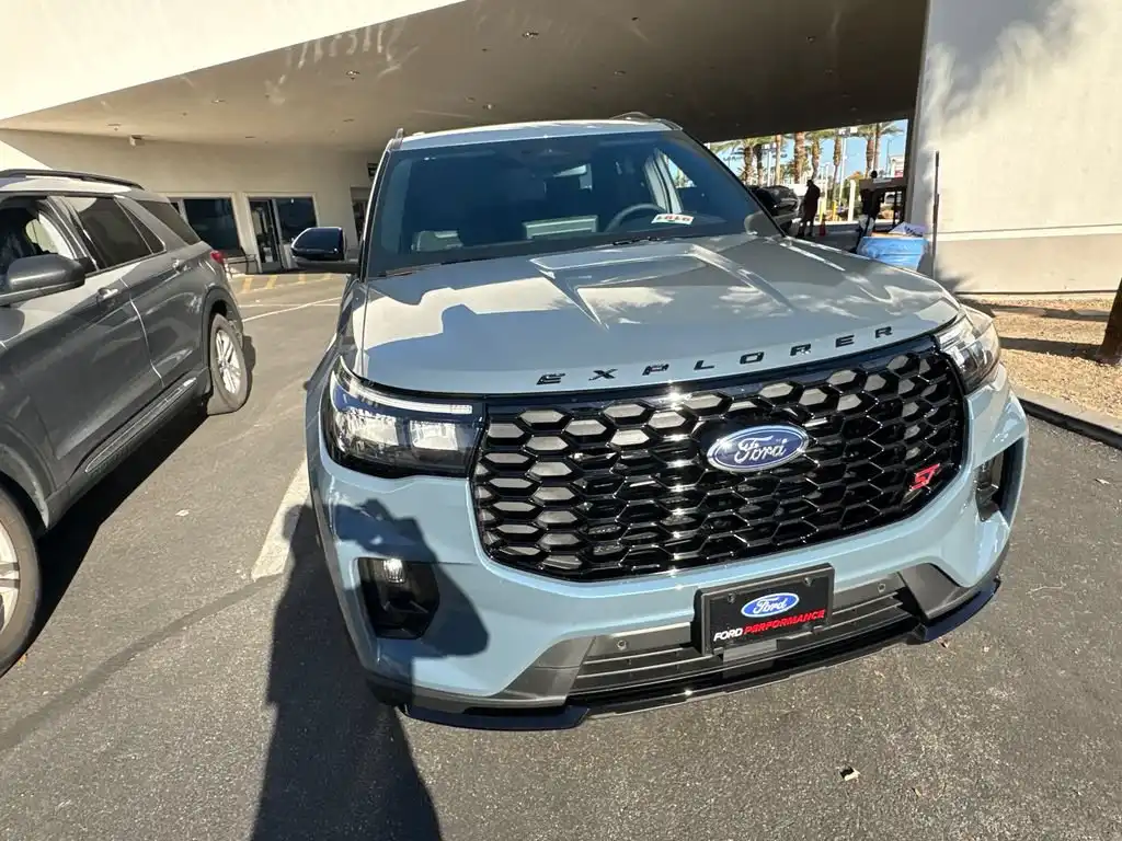 2026 Ford Explorer ST 4WD's photo
