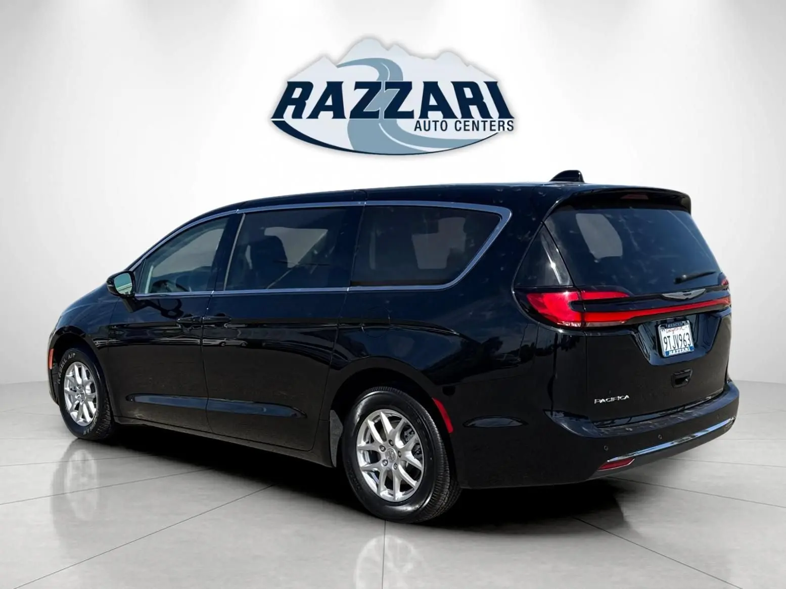 2024 Chrysler Pacifica Touring L photo 5
