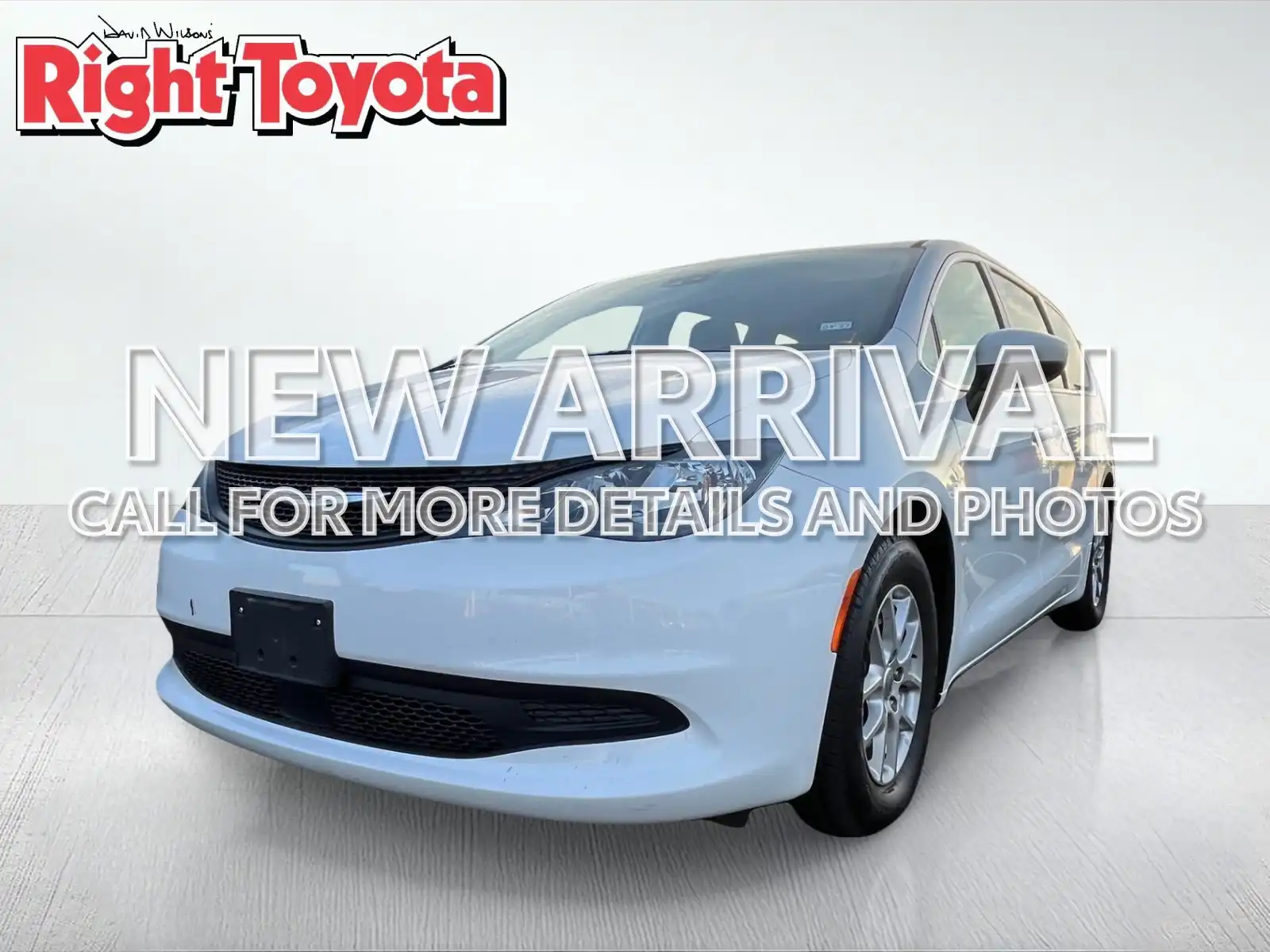 2023 Chrysler Voyager LX's photo
