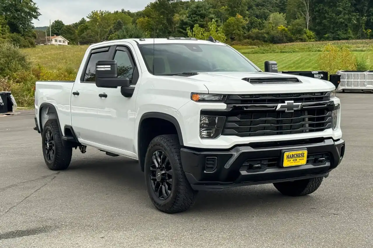 2025 Chevrolet Silverado HD Custom 4WD Crew Cab Standard Box's photo