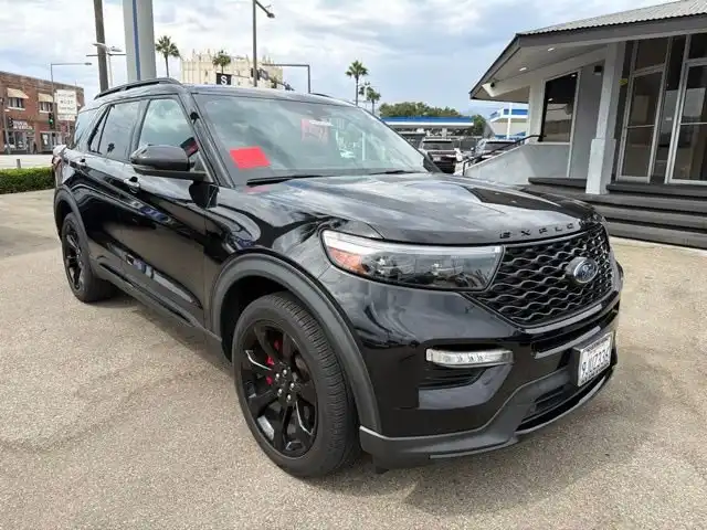 2023 Ford Explorer ST 4WD's photo
