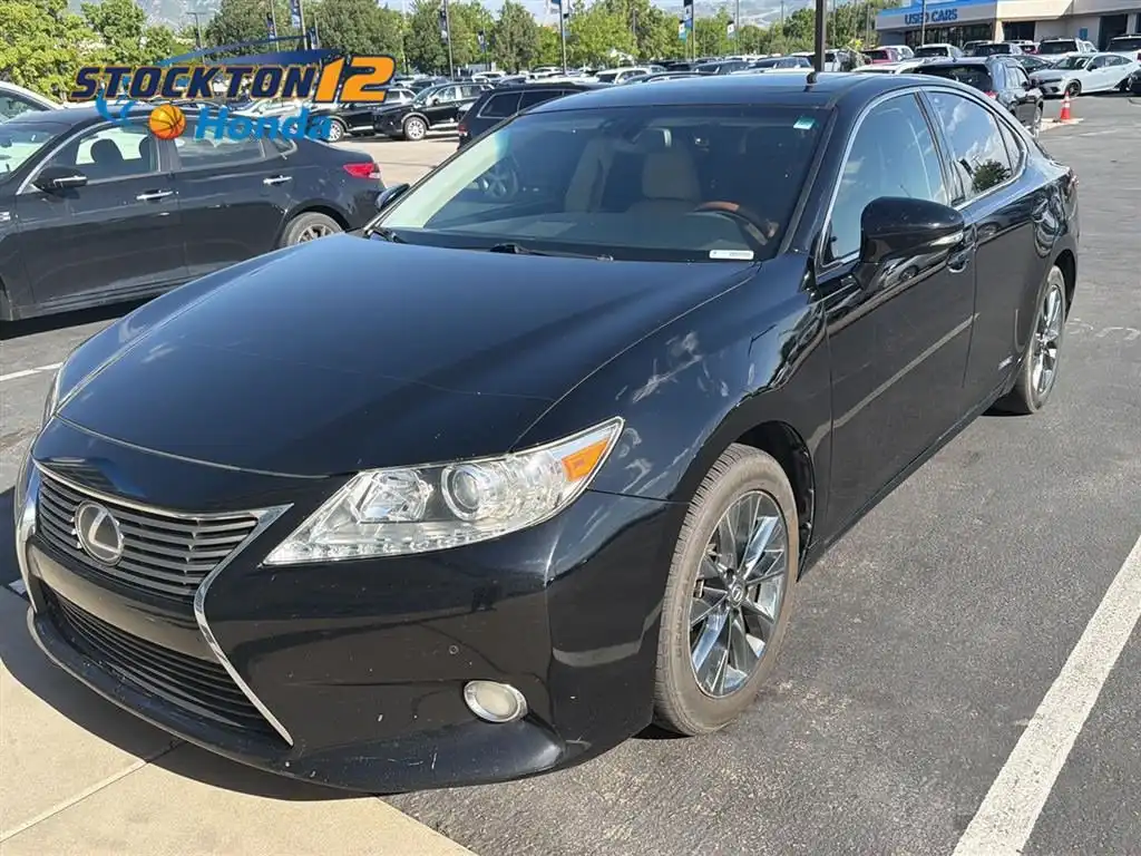 2013 Lexus ES 350 300h's photo