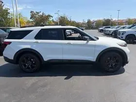 2022 Ford Explorer ST photo 4