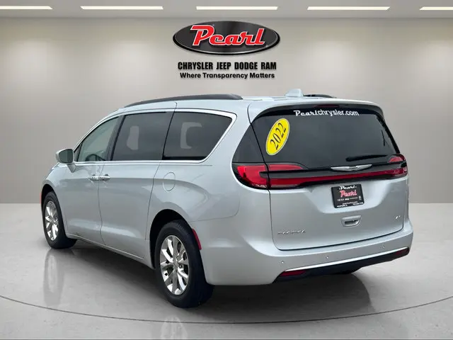 2022 Chrysler Pacifica Touring L photo 5