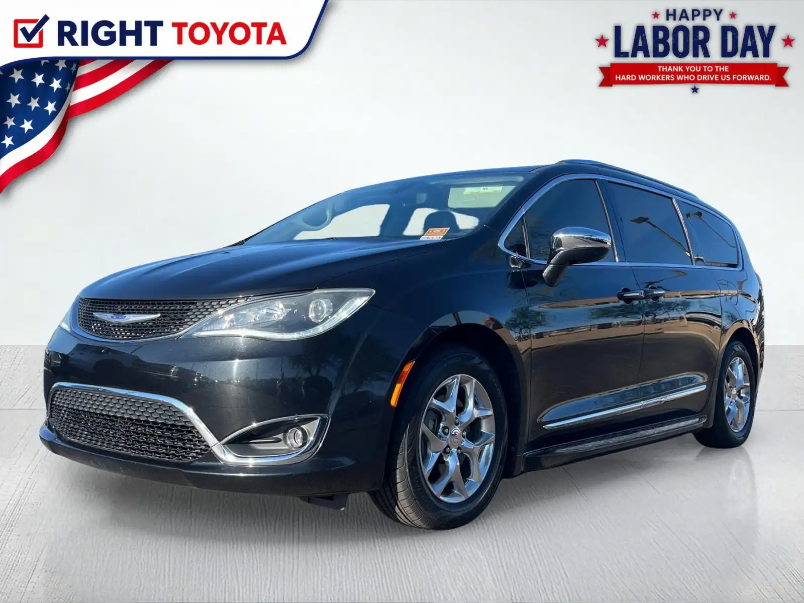 2020 Chrysler Pacifica Limited's photo