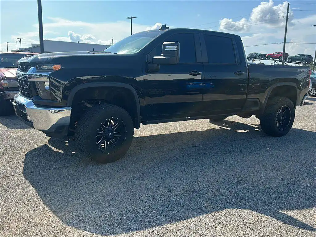 2022 Chevrolet Silverado HD LT 4WD Crew Cab Standard Box's photo