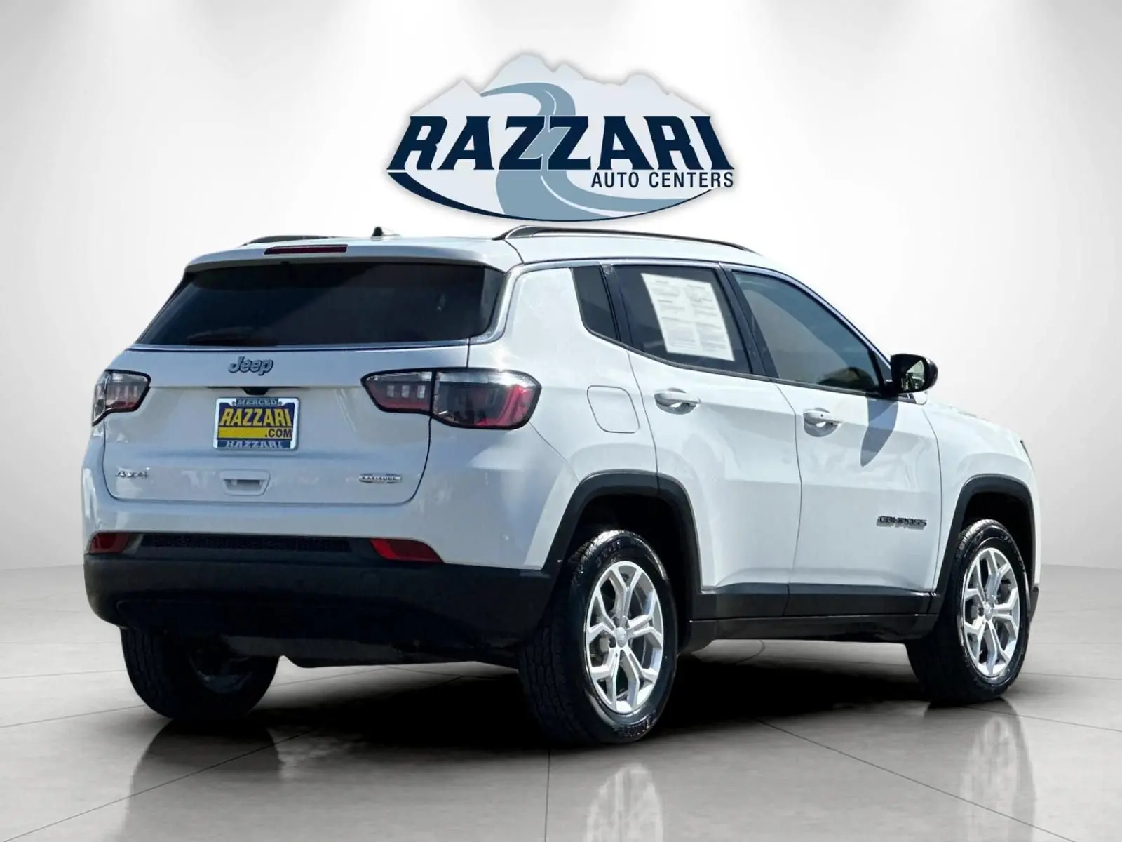 2024 Jeep Compass Latitude 4X4 photo 3