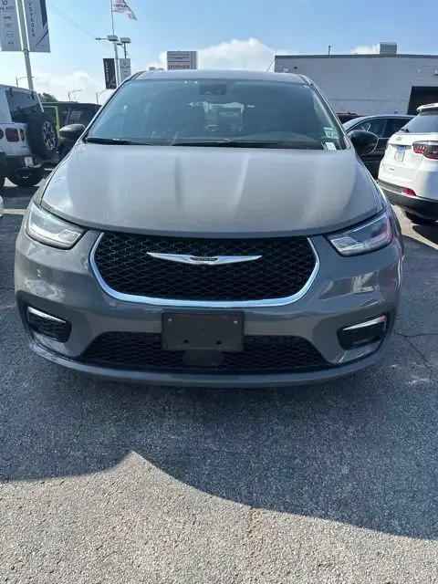 2025 Chrysler Pacifica Select photo 1