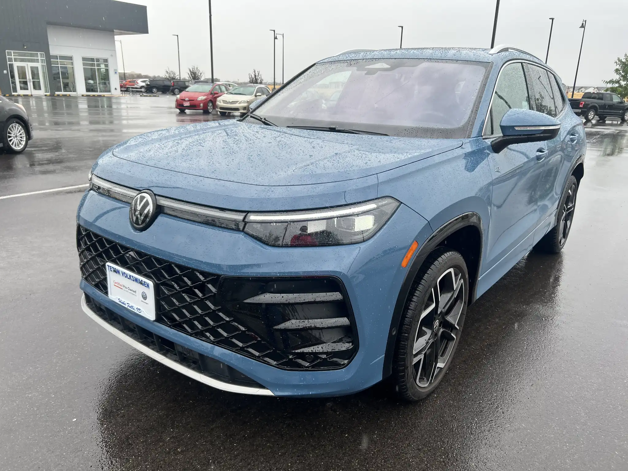 2025 Volkswagen Tiguan 2.0T SEL R-Line 4Motion's photo