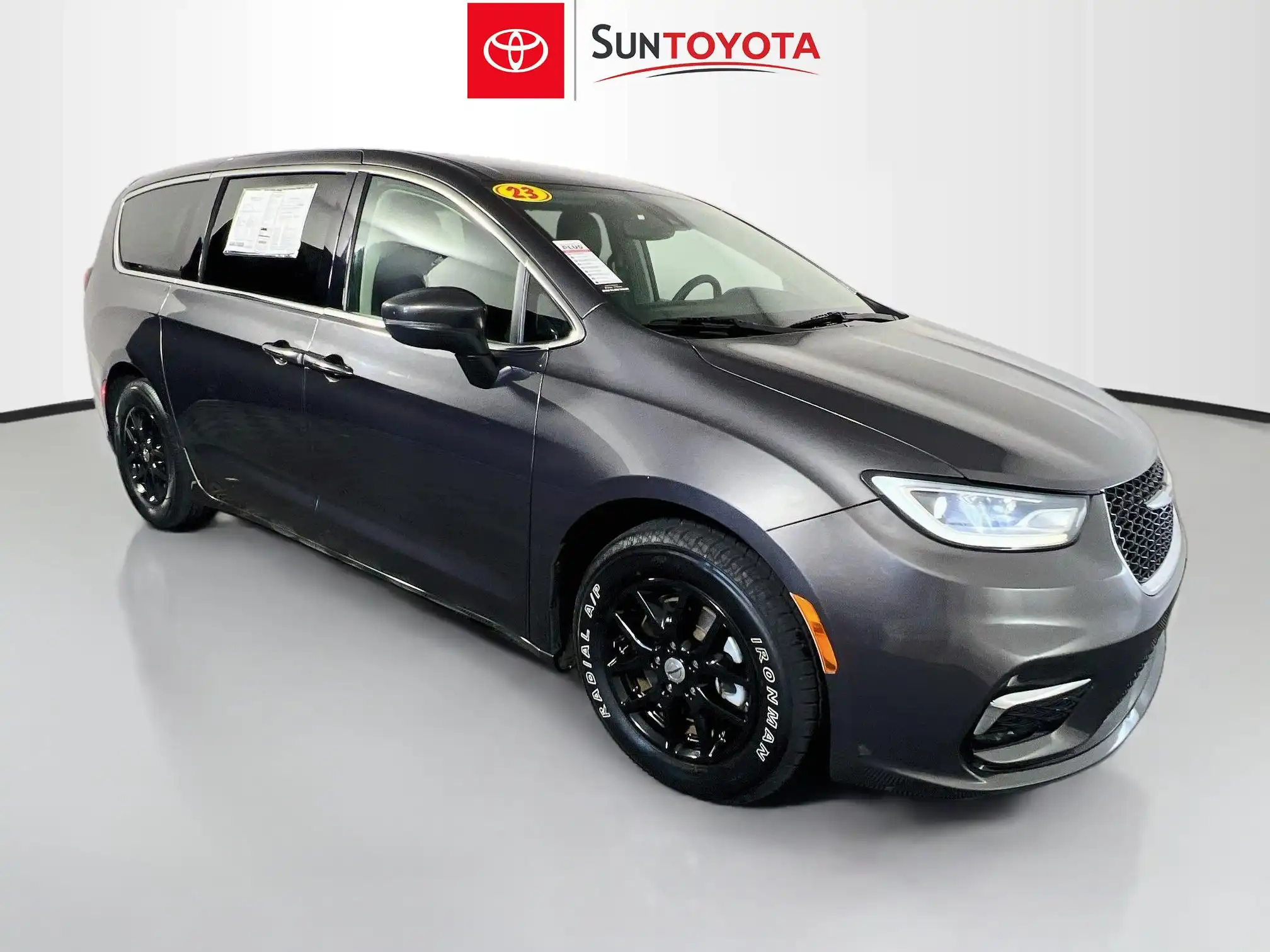 2023 Chrysler Pacifica Touring L's photo