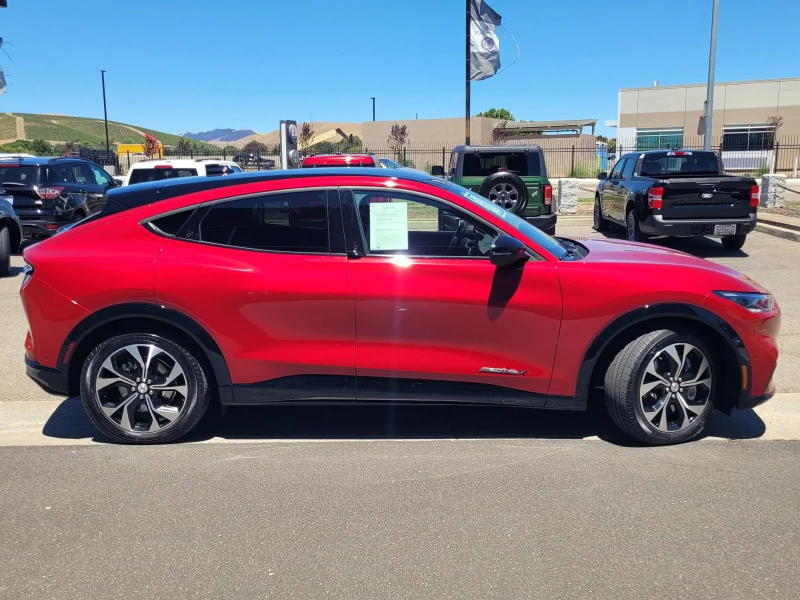 2023 Ford Mustang-Mach-e Premium photo 3