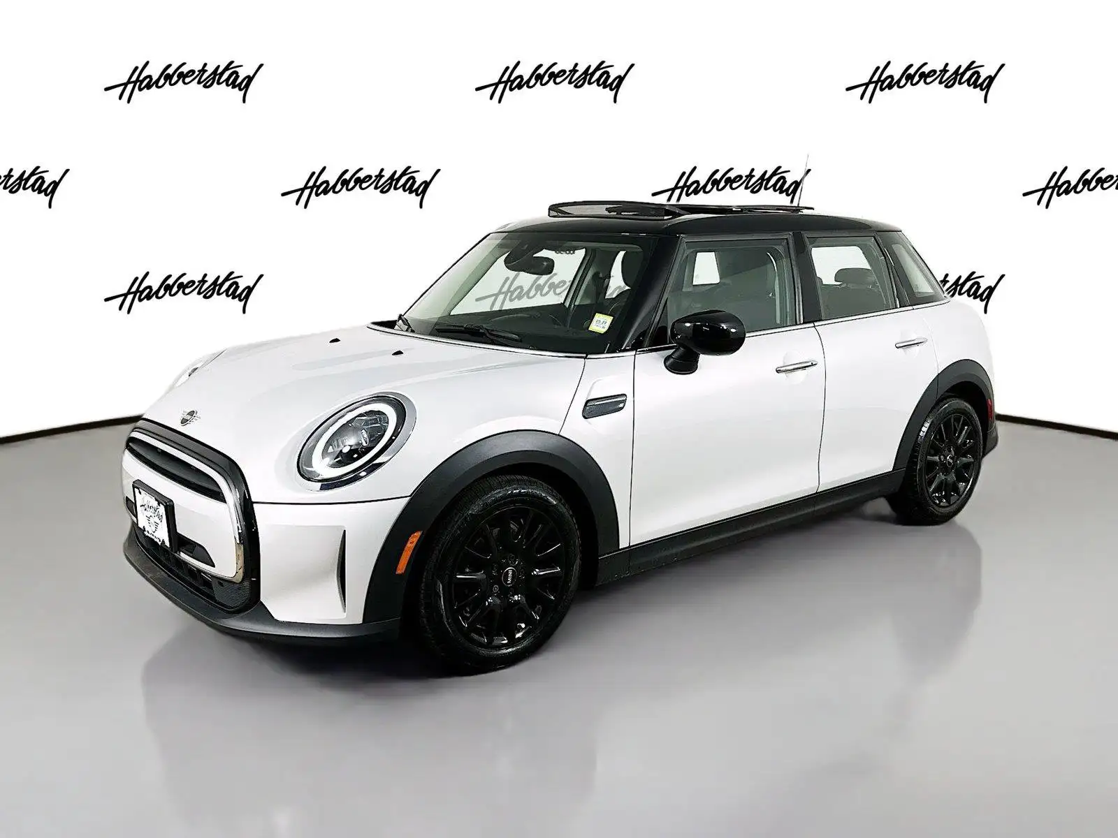 2023 MINI Hardtop Cooper's photo