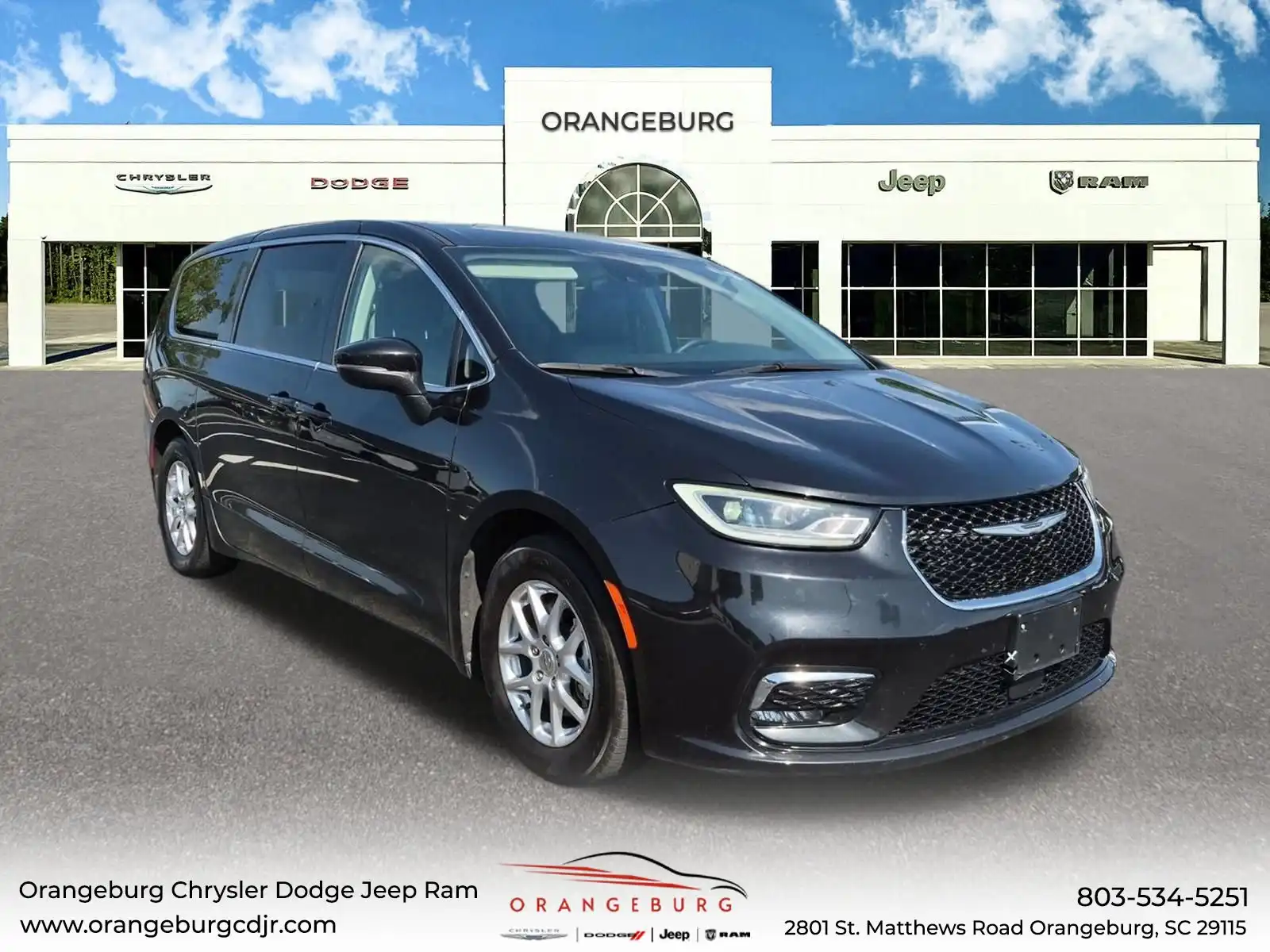 2023 Chrysler Pacifica Touring L's photo