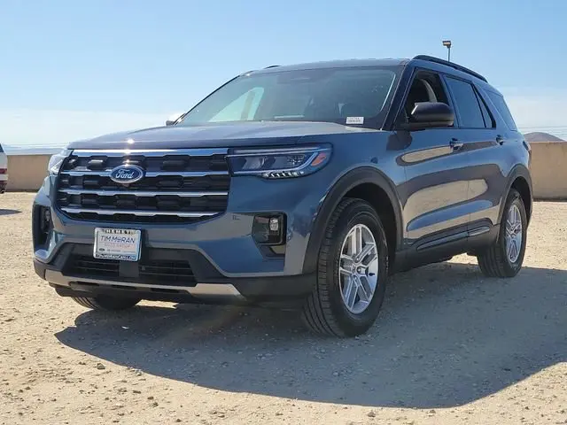 2026 Ford Explorer Active photo 5