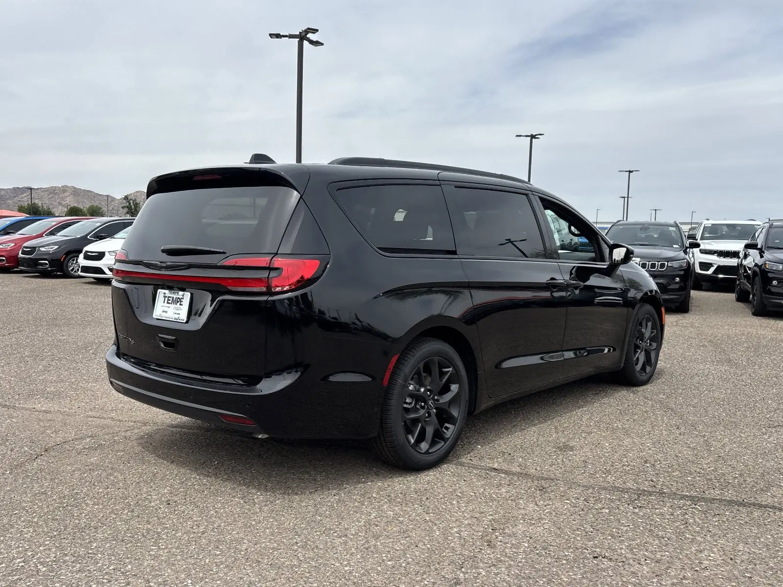 2026 Chrysler Pacifica Select photo 4