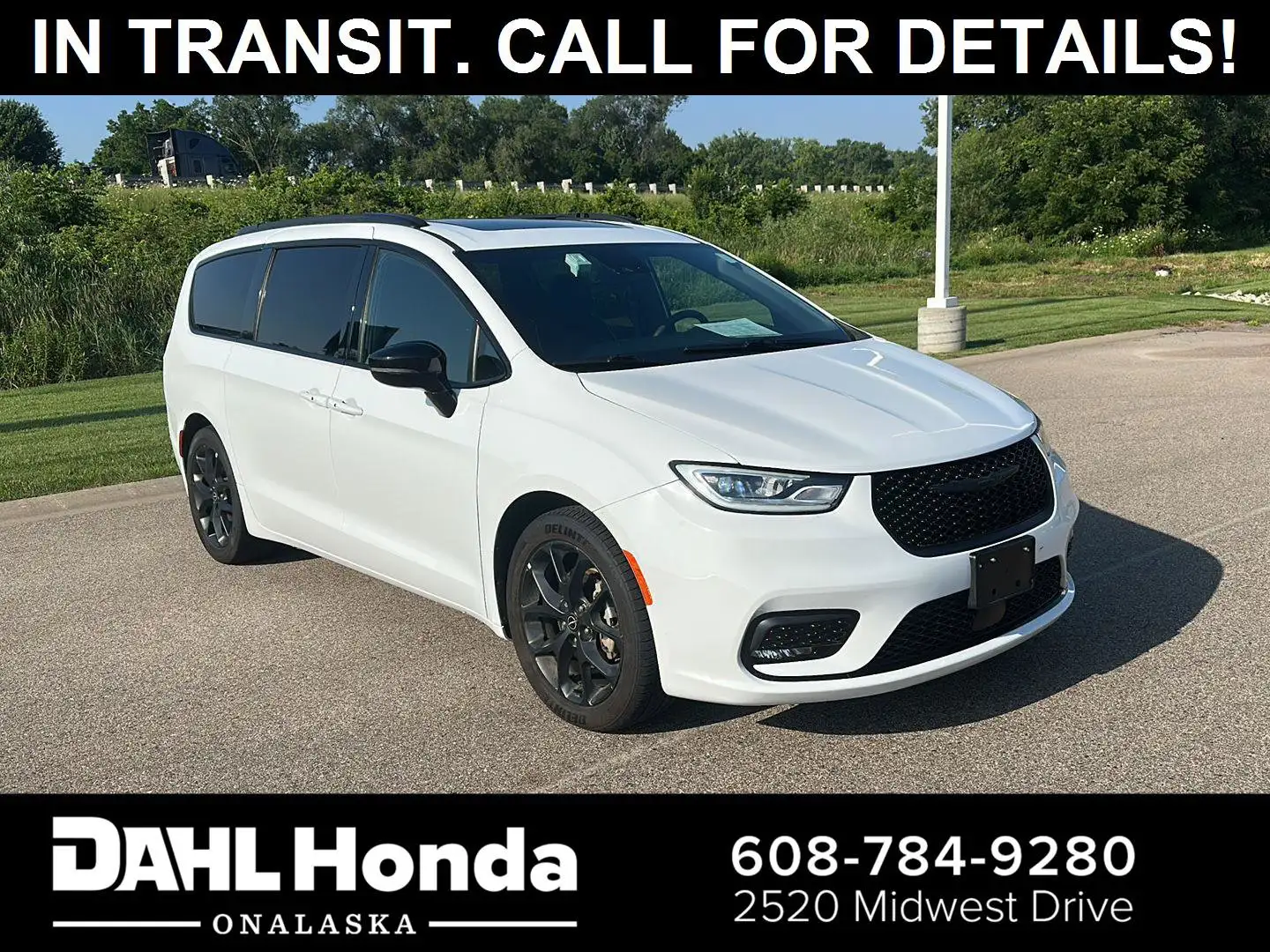 2025 Chrysler Pacifica Limited's photo