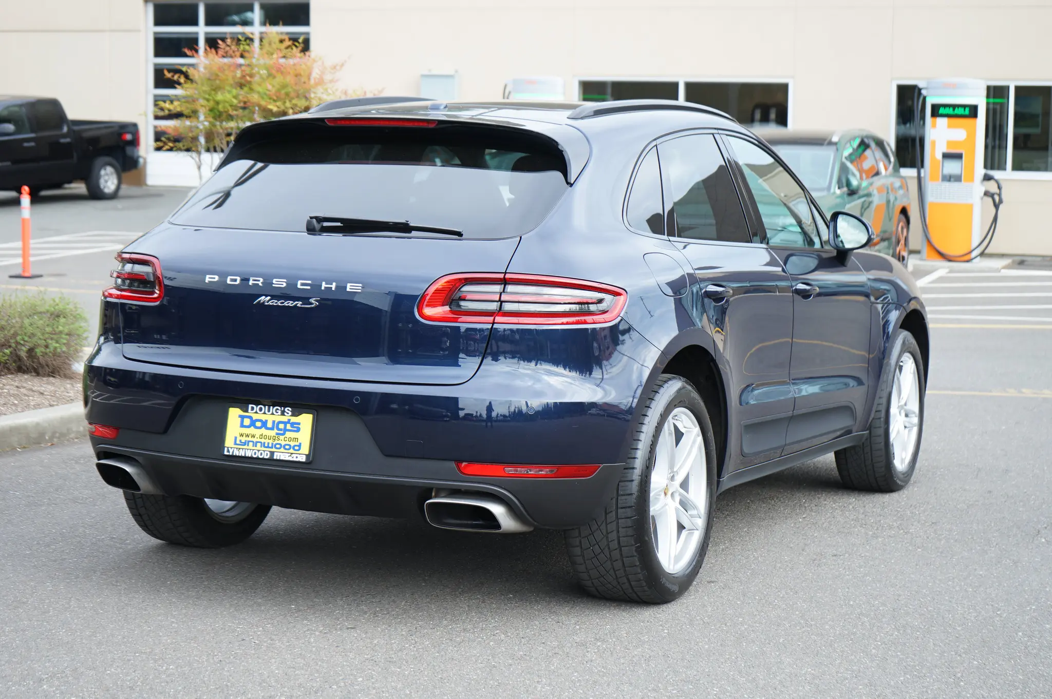 2017 Porsche Macan Base photo 4