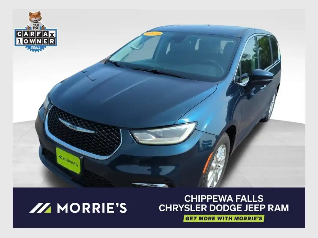 2023 Chrysler Pacifica Touring L's photo