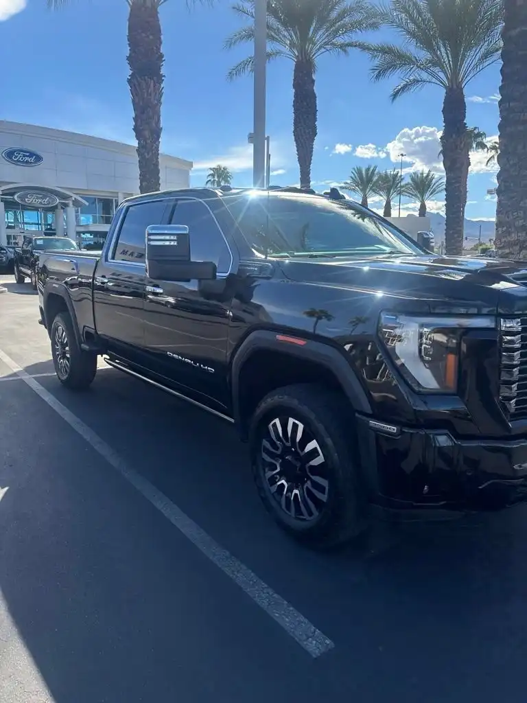 2025 GMC Sierra Denali Ultimate 4WD Crew Cab Standard Box's photo