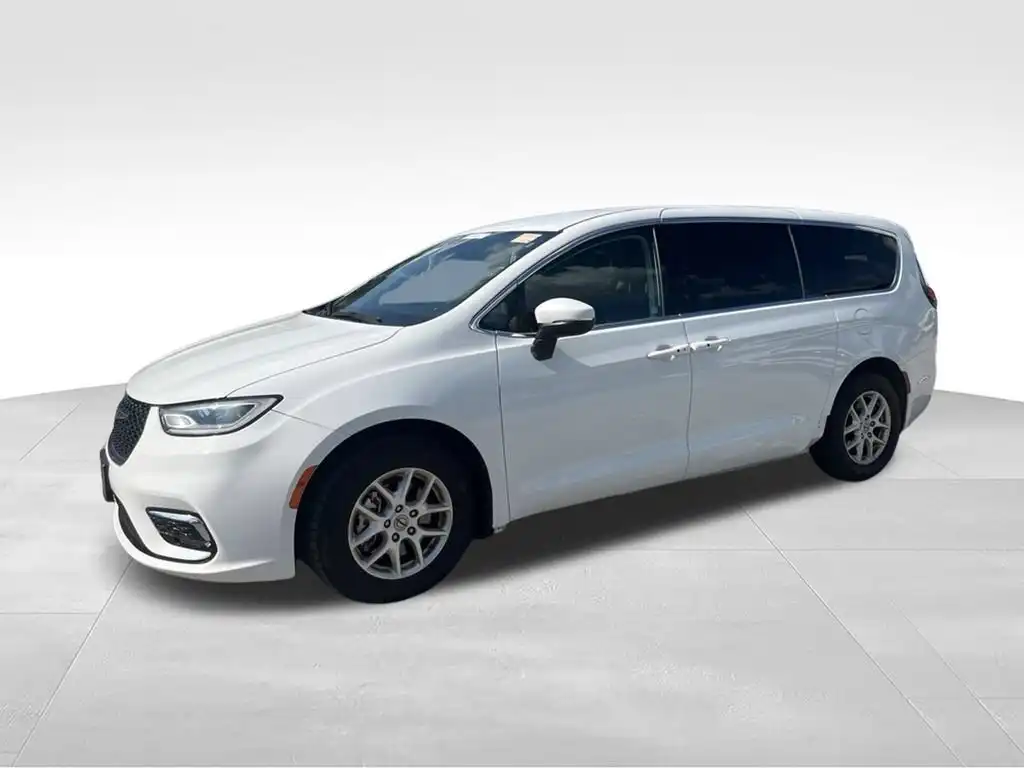 2023 Chrysler Pacifica Touring L's photo