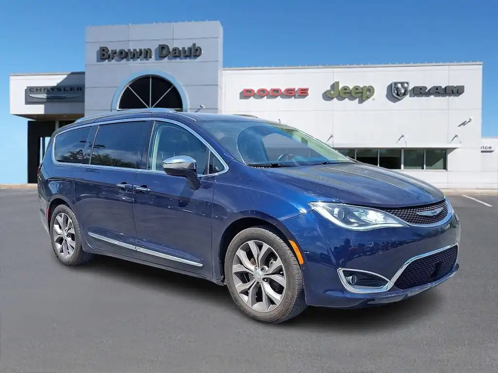 2019 Chrysler Pacifica Limited's photo
