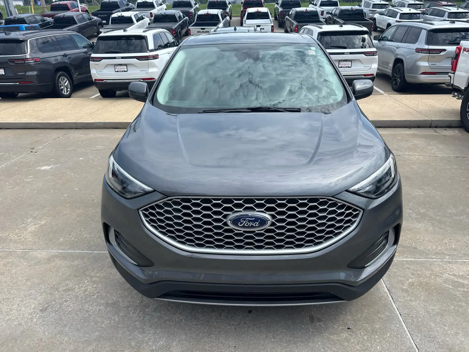 2024 Ford Edge SEL AWD photo 3