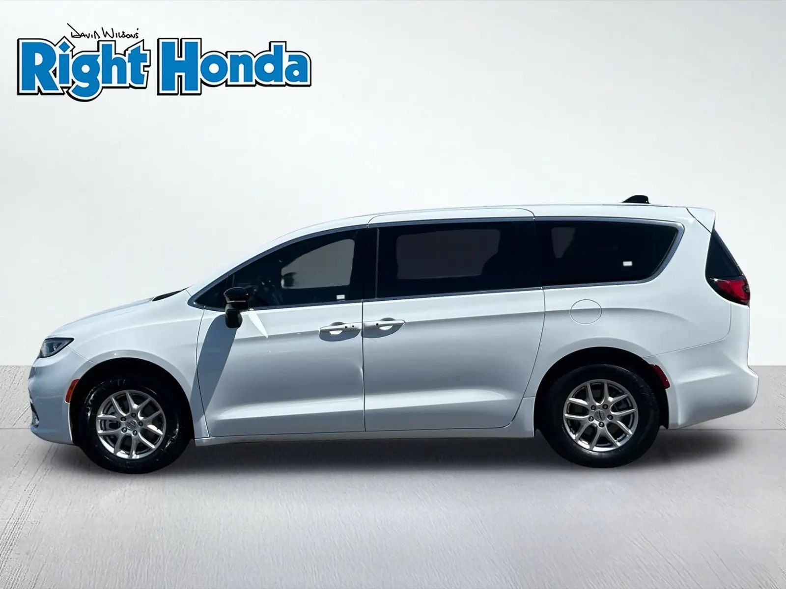 2025 Chrysler Pacifica Select photo 3