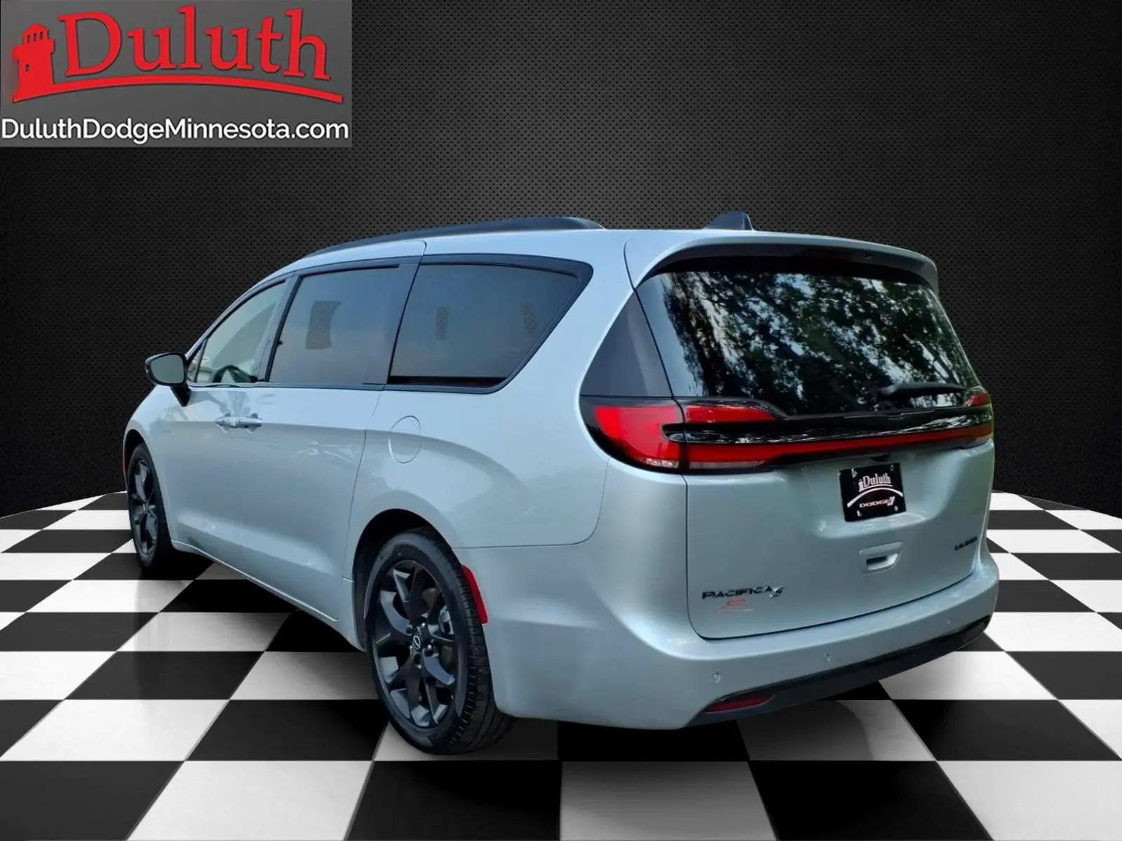 2026 Chrysler Pacifica Limited photo 3