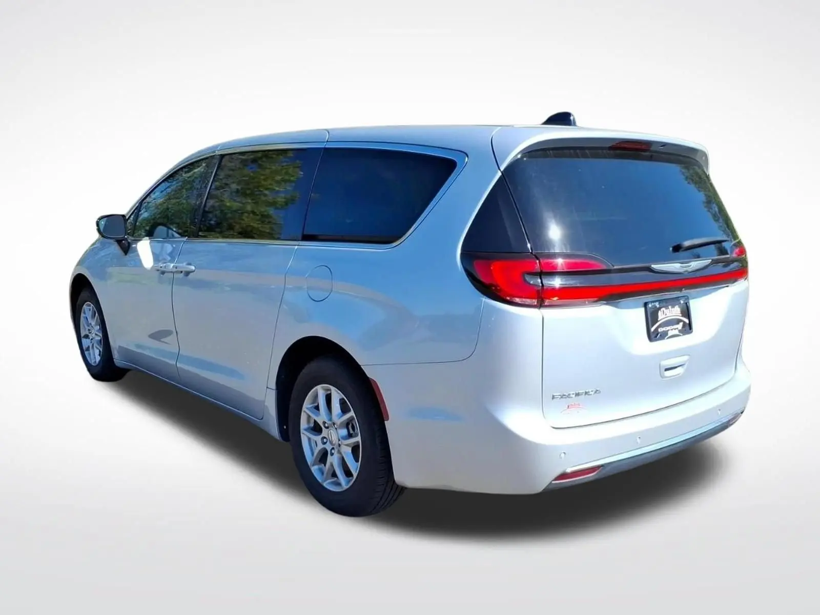 2024 Chrysler Pacifica Touring L photo 3