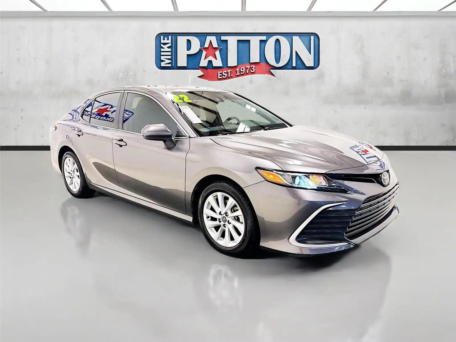 2022 Toyota Camry LE's photo