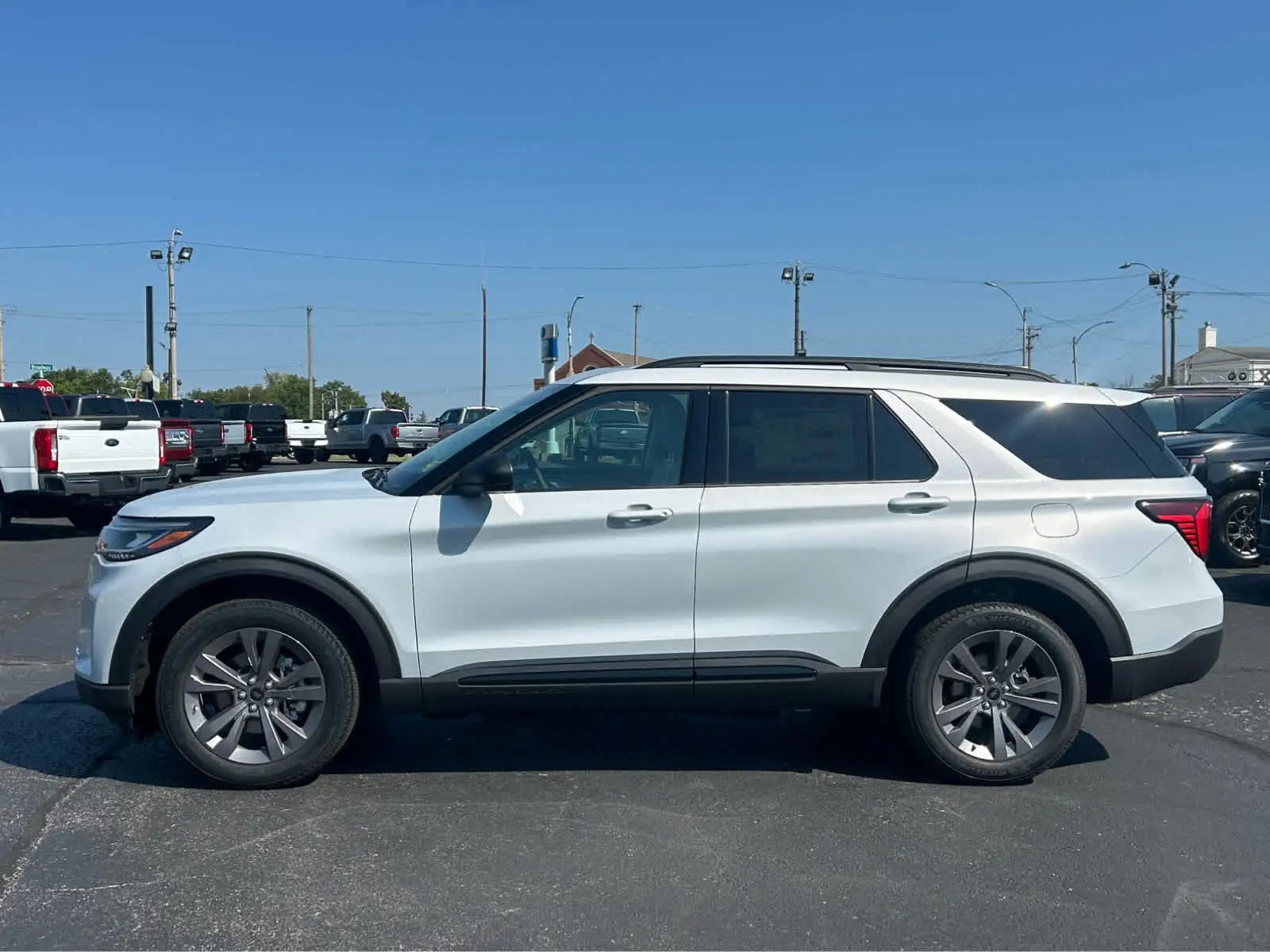 2026 Ford Explorer Active 4WD photo 1