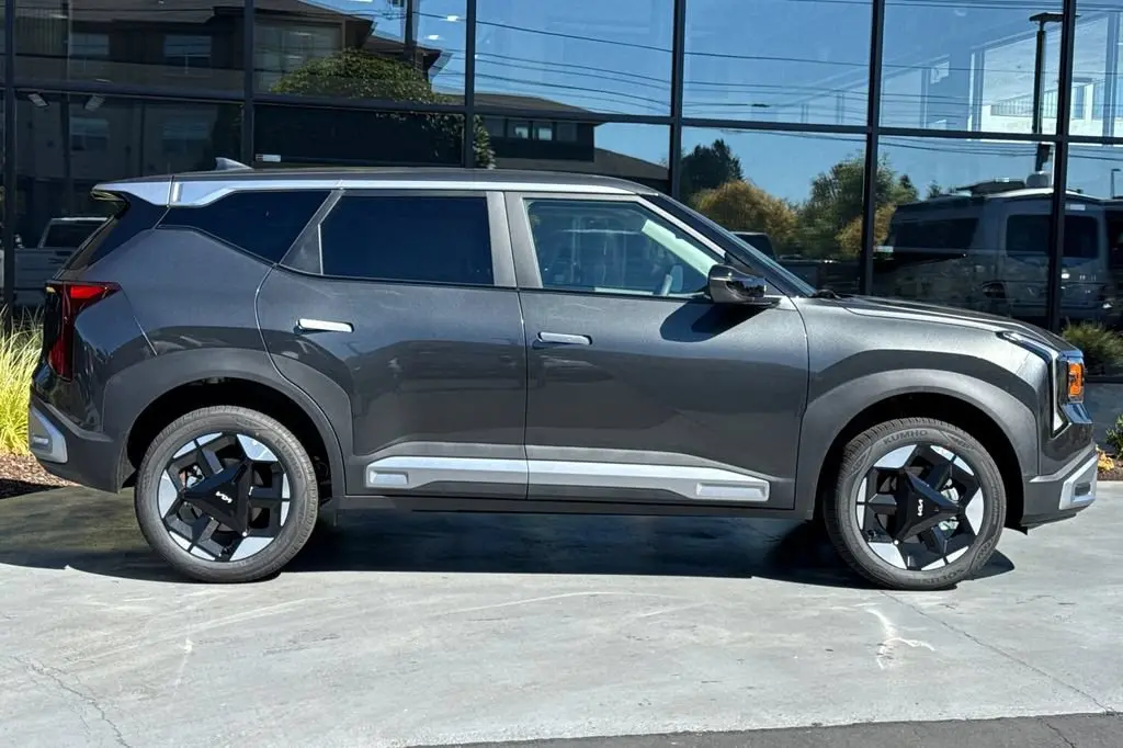 2027 Kia Seltos S AWD photo 3