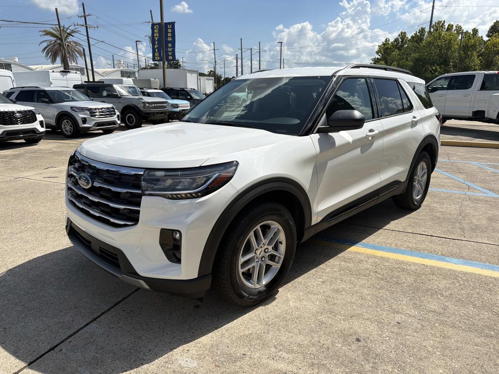 2026 Ford Explorer Active photo 4