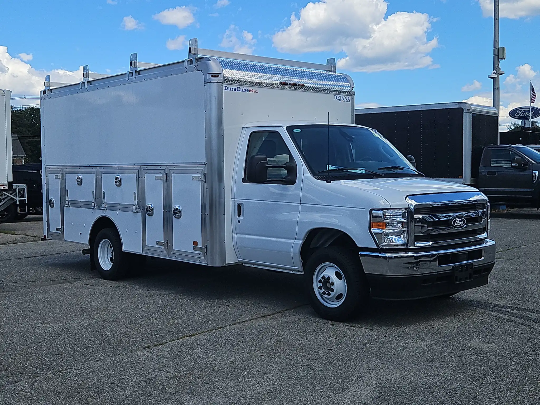 2027 Ford E-Series DRW E-450 Super Duty 158 in WB's photo
