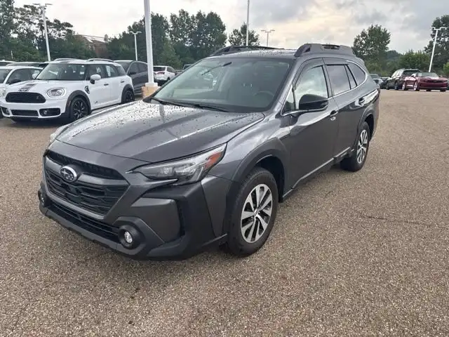 2025 Subaru Outback Premium's photo