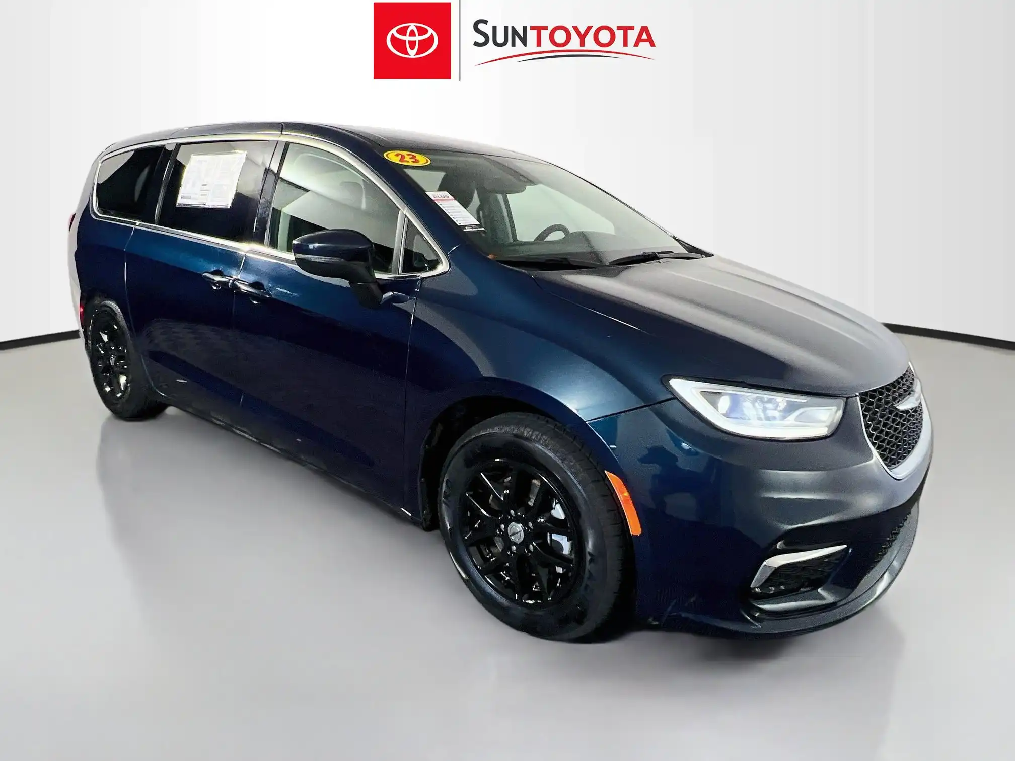 2023 Chrysler Pacifica Touring L's photo