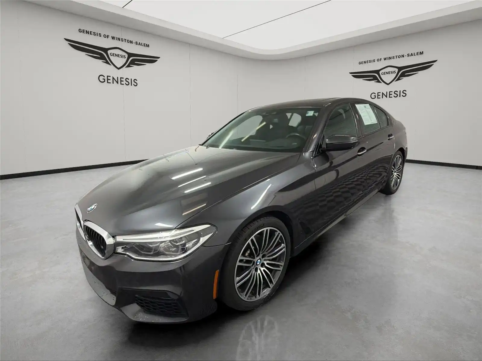 2017 BMW 5 Series 530i xDrive Sedan's photo