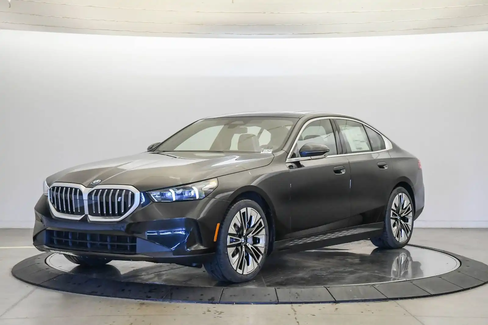 2027 BMW i5 eDrive40 Sedan's photo